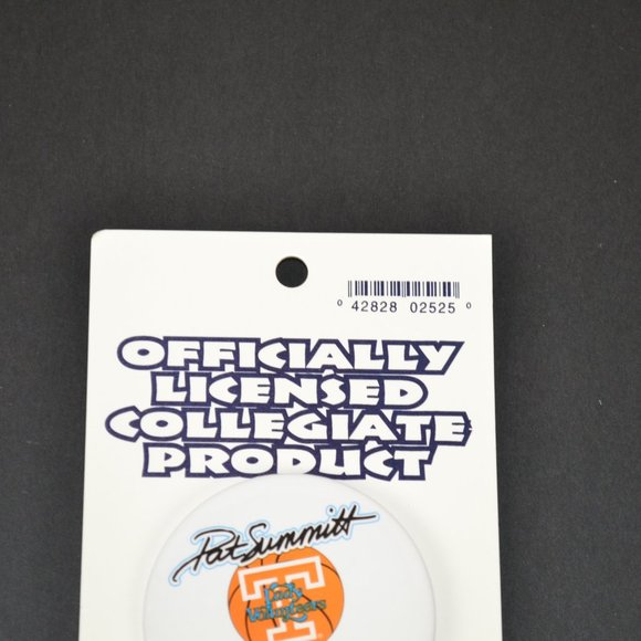Tennessee Lady Vols Pat Summitt Pinback Button All-Time Career Victory Leader - Picture 3 of 4